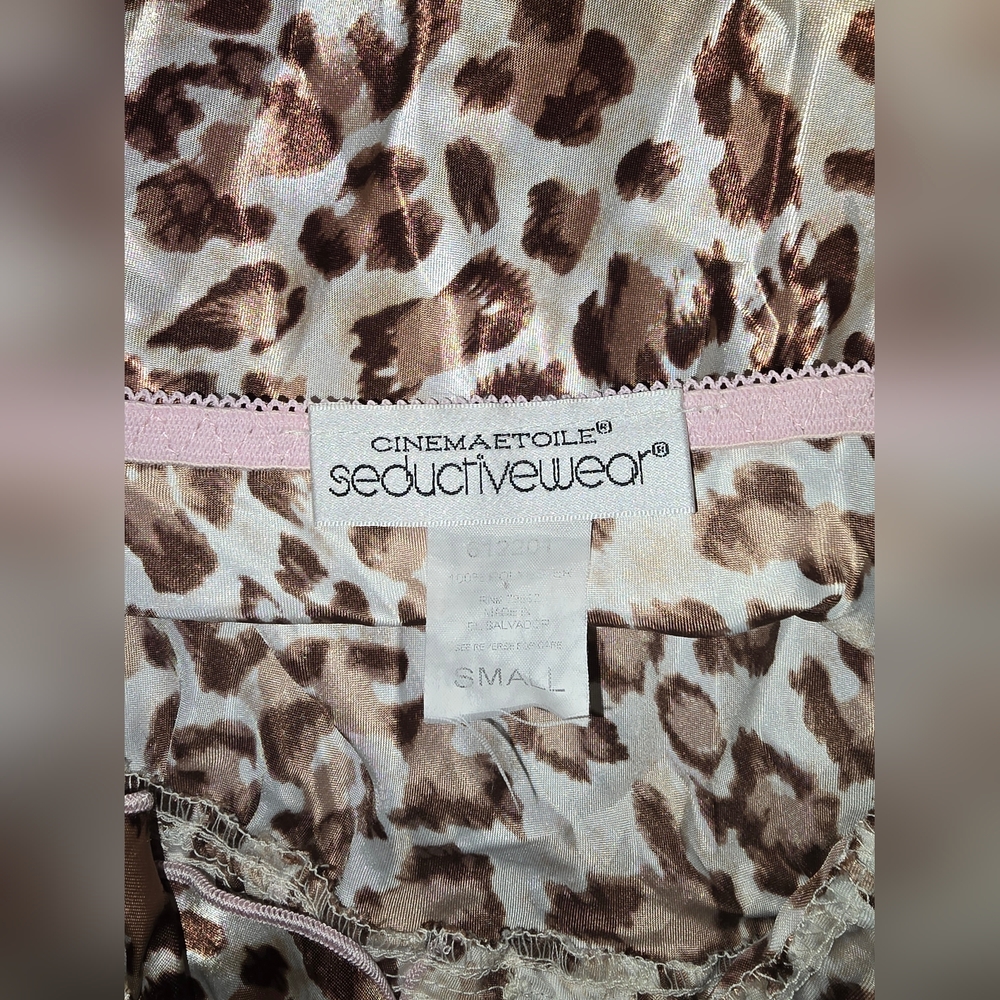 Leopard Print Satin Robe - Picture 4 of 5